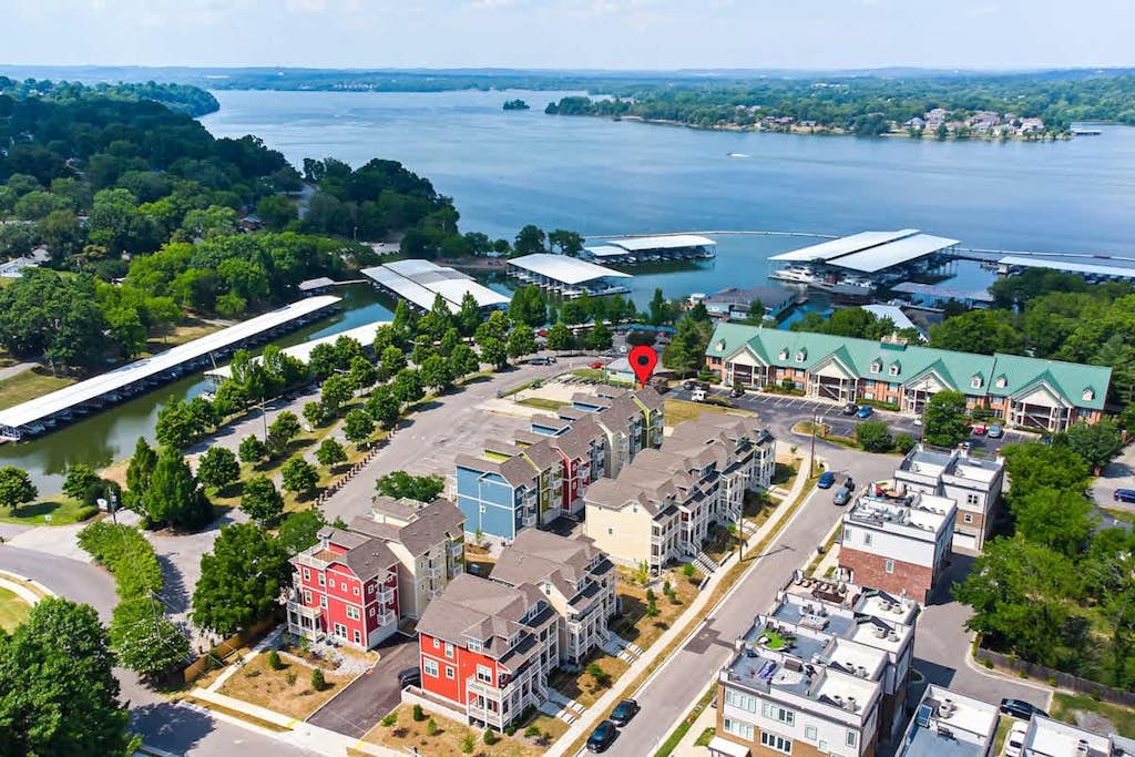 Enjoy breathtaking Old Hickory Lake views just minutes from Nashville at this modern corner townhome near Blue Turtle Bay Marina. Relax on multiple balconies or the rooftop deck while watching sunsets. Inside, you’ll find a bright open layout, full kitchen, central AC, washer/dryer, smart TV, and cozy living spaces. Bedrooms are spacious, including a primary suite with private balcony, en suite bath, and dedicated workspace. Perfect for lake days and city access.