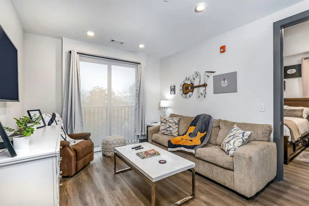 Muse | Centrally-located condo with fast WiFi, central AC, balcony & gym