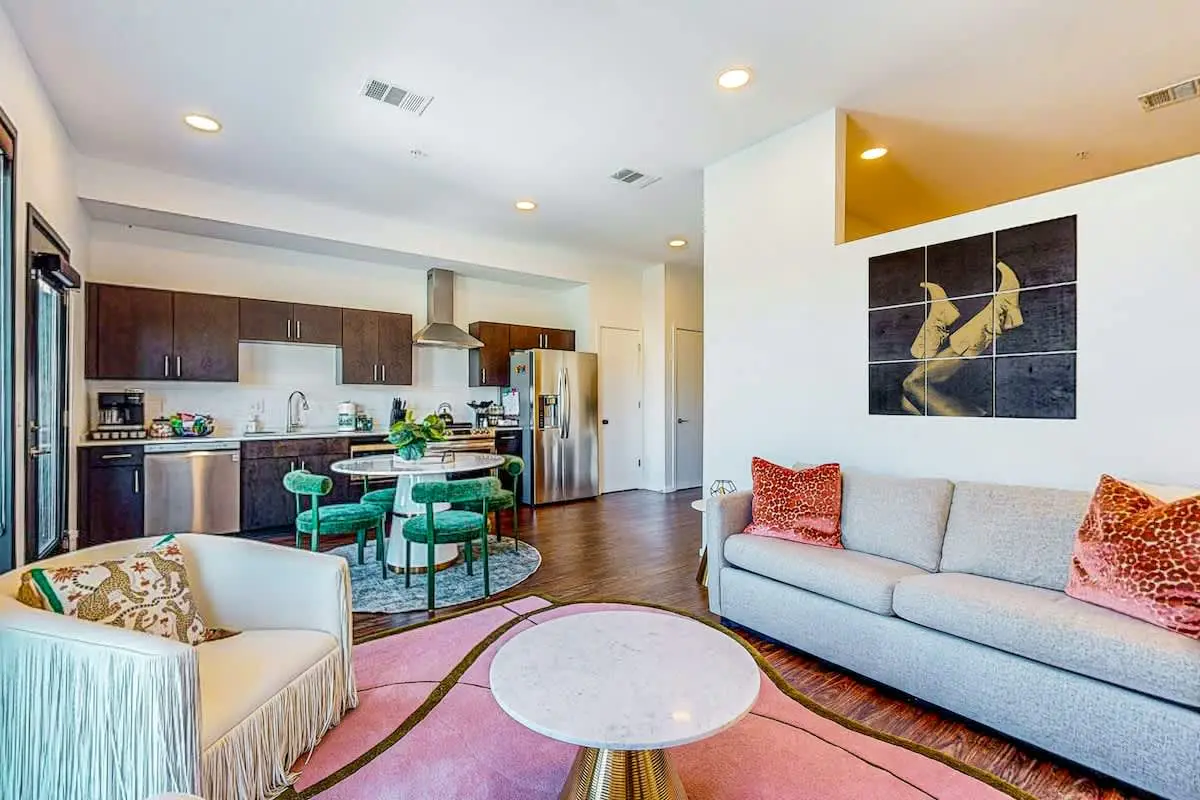 Modern end-unit condo with balcony, AC, washer/dryer & seasonal pool