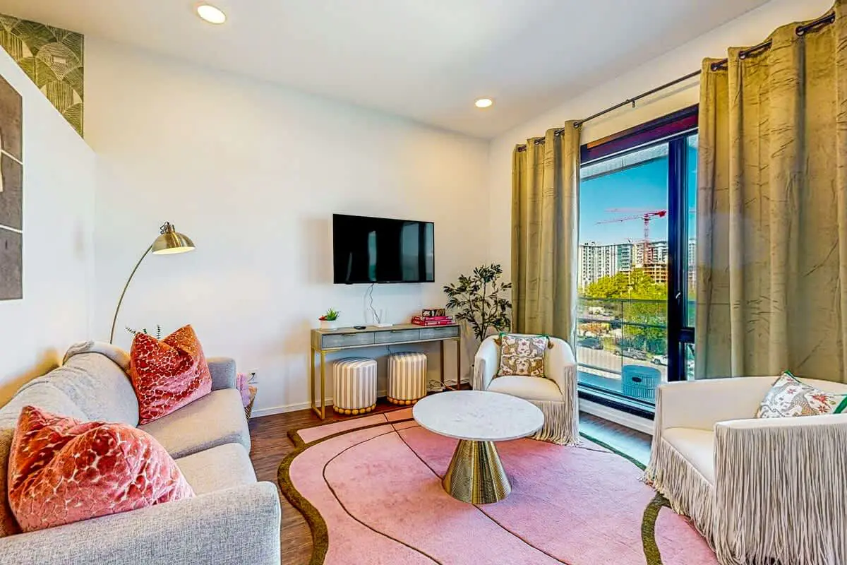 Modern end-unit condo with balcony, AC, washer/dryer & seasonal pool