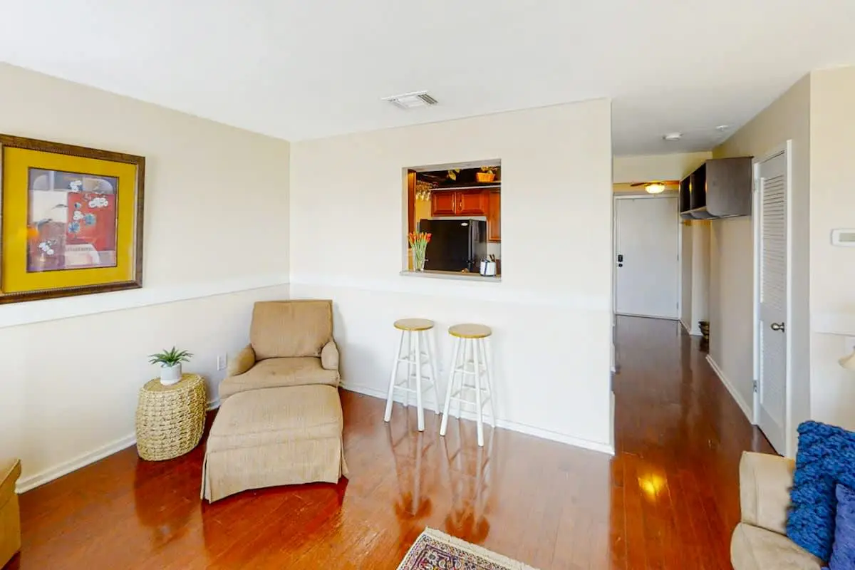 Third-floor riverfront condo with shared pool, fast WiFi, balcony, & central AC