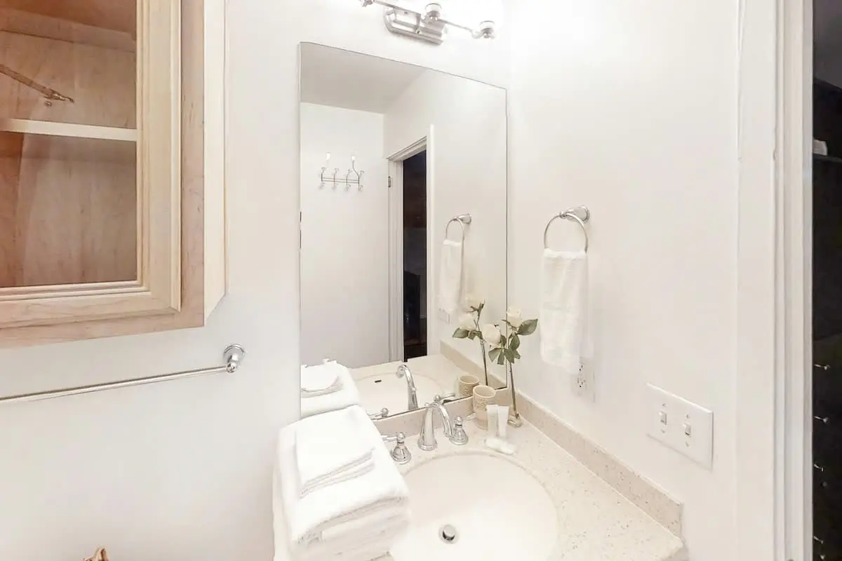 Third-floor riverfront condo with shared pool, fast WiFi, balcony, & central AC