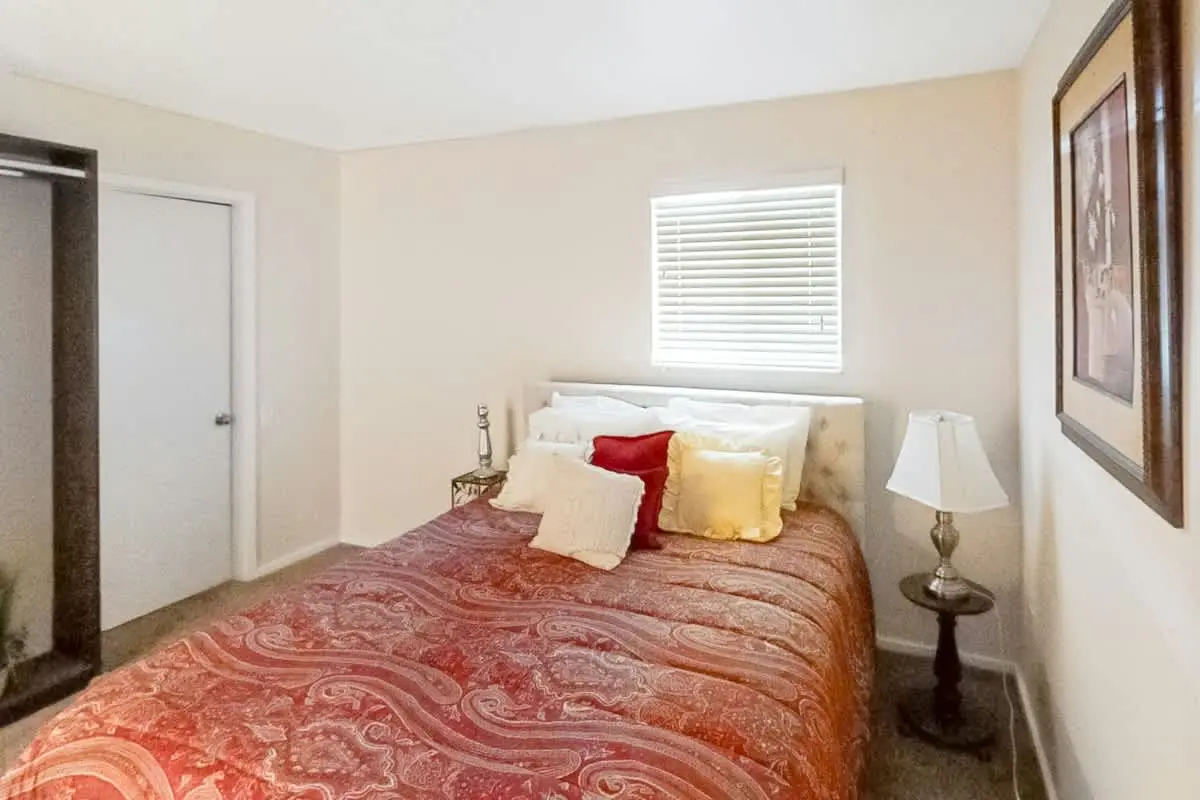 Third-floor riverfront condo with shared pool, fast WiFi, balcony, & central AC