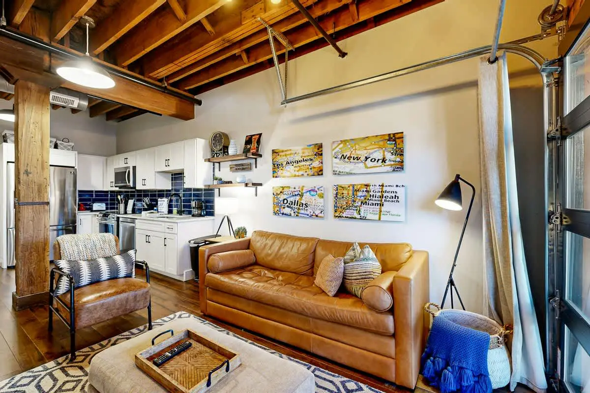 One-of-a-kind condo near downtown - pool, fitness room, central AC, washer/dryer