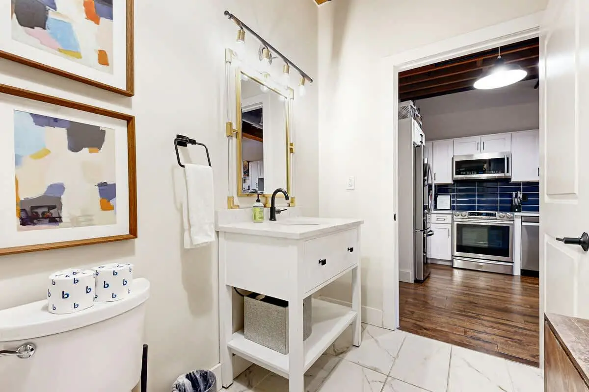 One-of-a-kind condo near downtown - pool, fitness room, central AC, washer/dryer