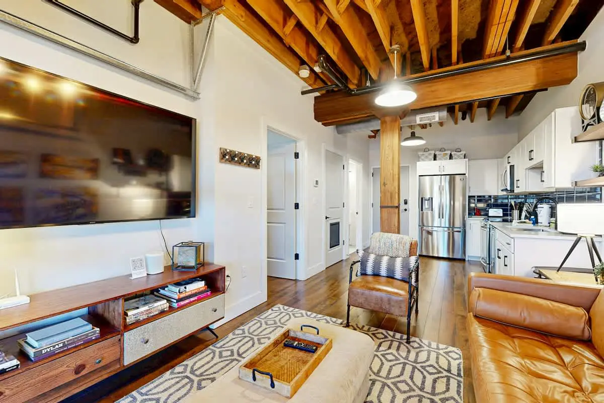 One-of-a-kind condo near downtown - pool, fitness room, central AC, washer/dryer