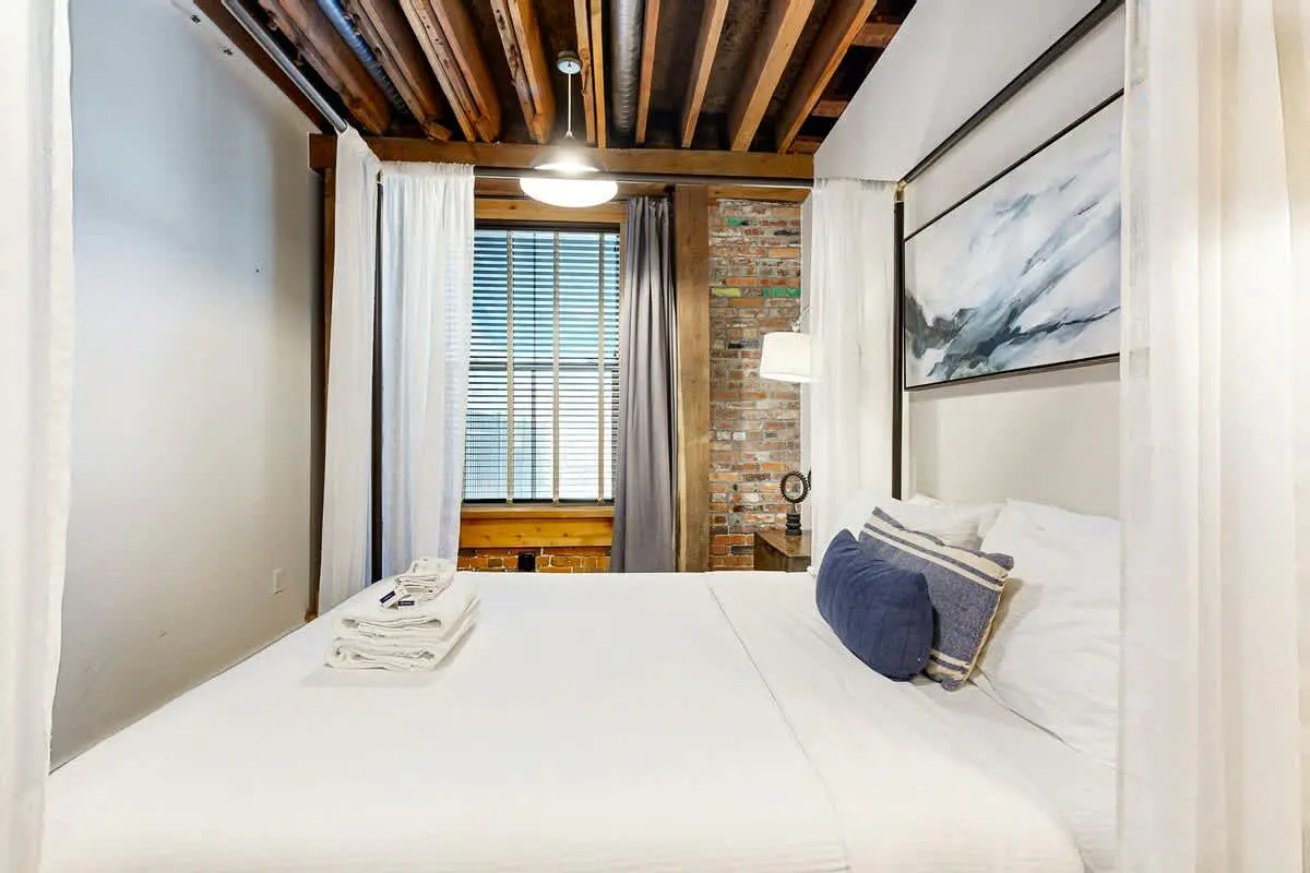 One-of-a-kind condo near downtown - pool, fitness room, central AC, washer/dryer