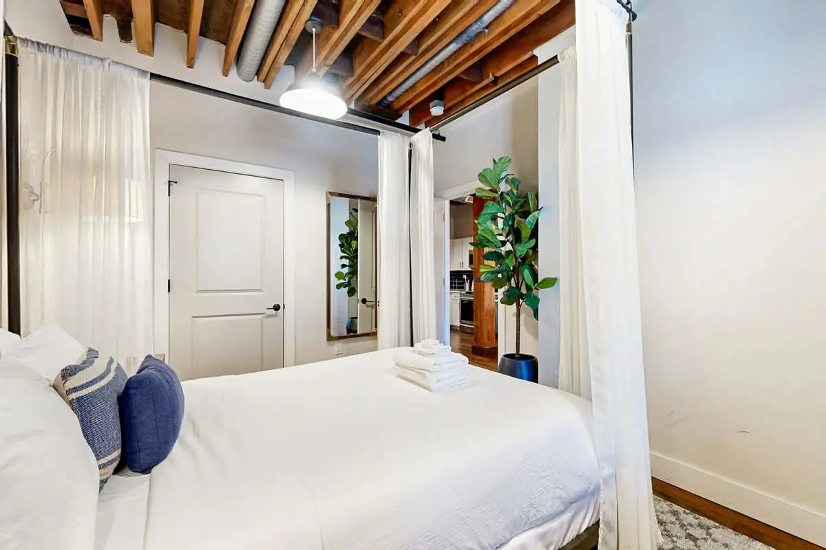 One-of-a-kind condo near downtown - pool, fitness room, central AC, washer/dryer