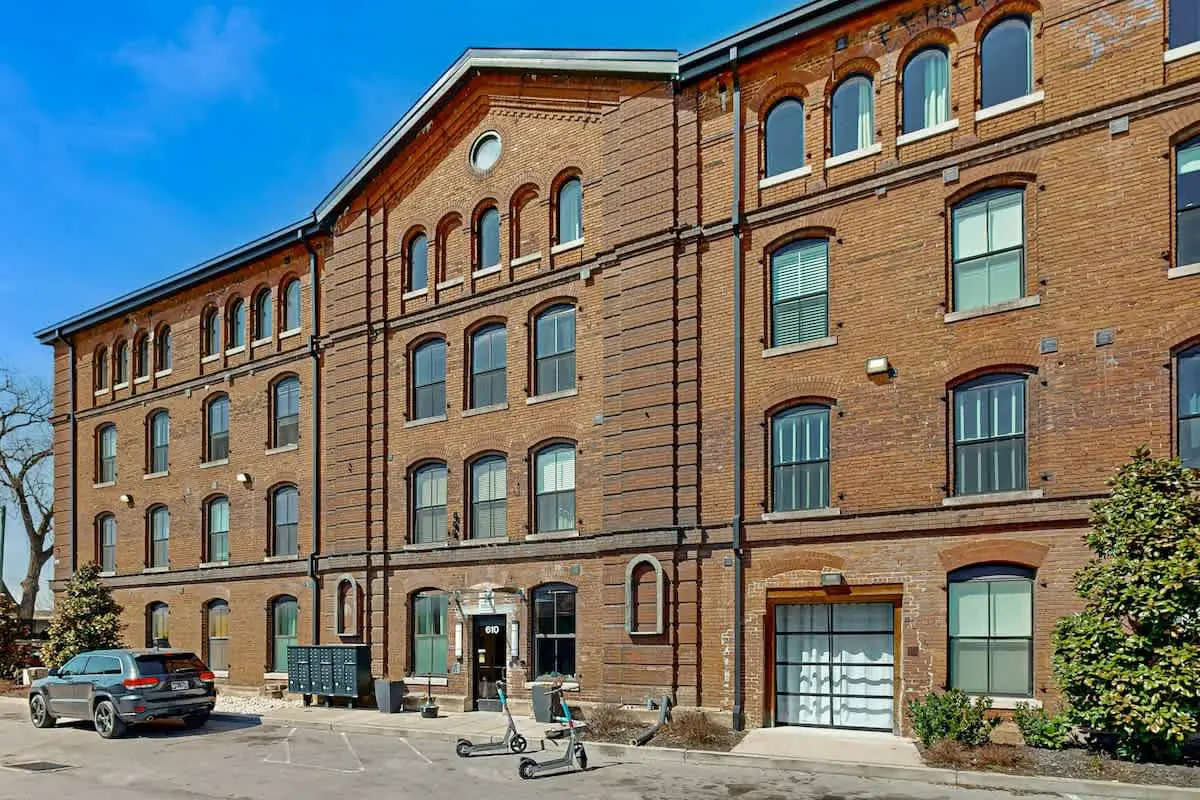 One-of-a-kind condo near downtown - pool, fitness room, central AC, washer/dryer