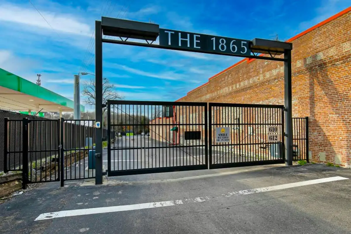 One-of-a-kind condo near downtown - pool, fitness room, central AC, washer/dryer