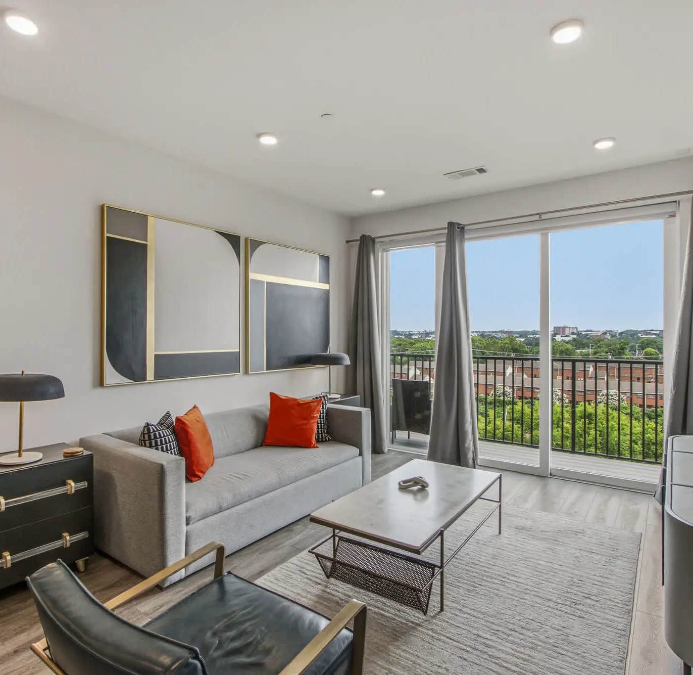 Muse - Stylish & contemporary 5th floor condo in downtown w/WiFi, balcony