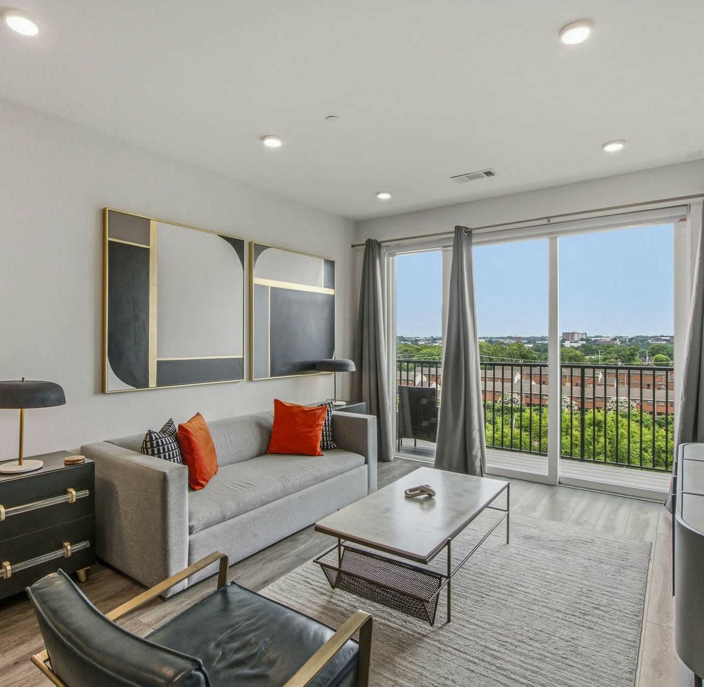 Muse - Stylish & contemporary 5th floor condo in downtown w/WiFi, balcony
