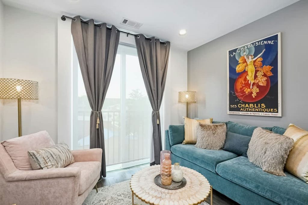Muse | Classy downtown condo with AC, rooftop lounge & fitness room