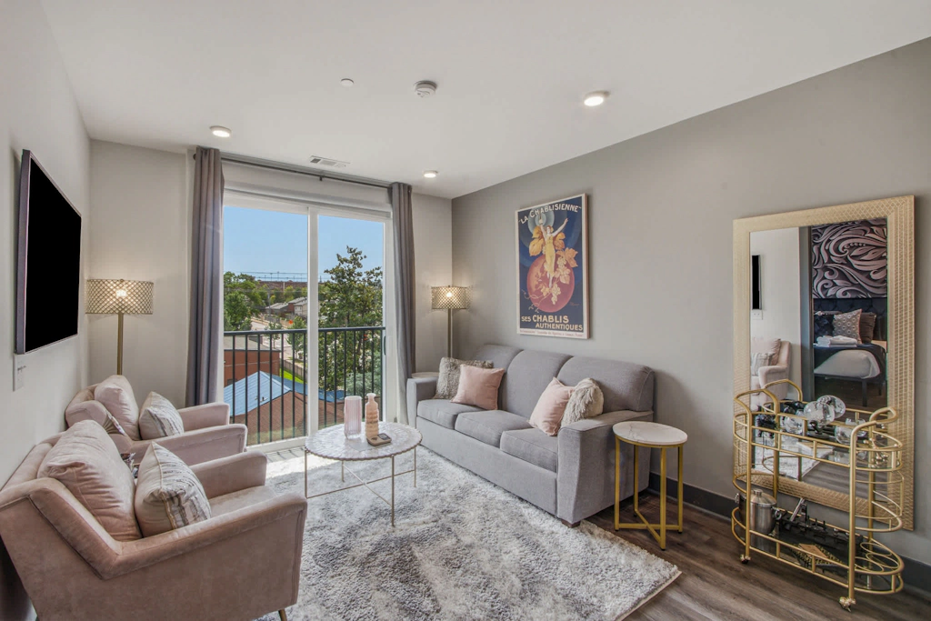 Muse | Classy downtown condo with AC, rooftop lounge & fitness room