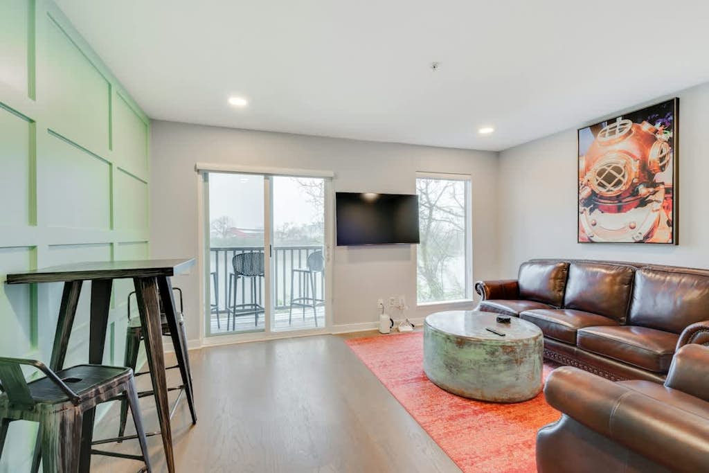 The Cumberland Condo - Pool, Riverfront, 1 Mile to Broadway, Walk to Germantown
