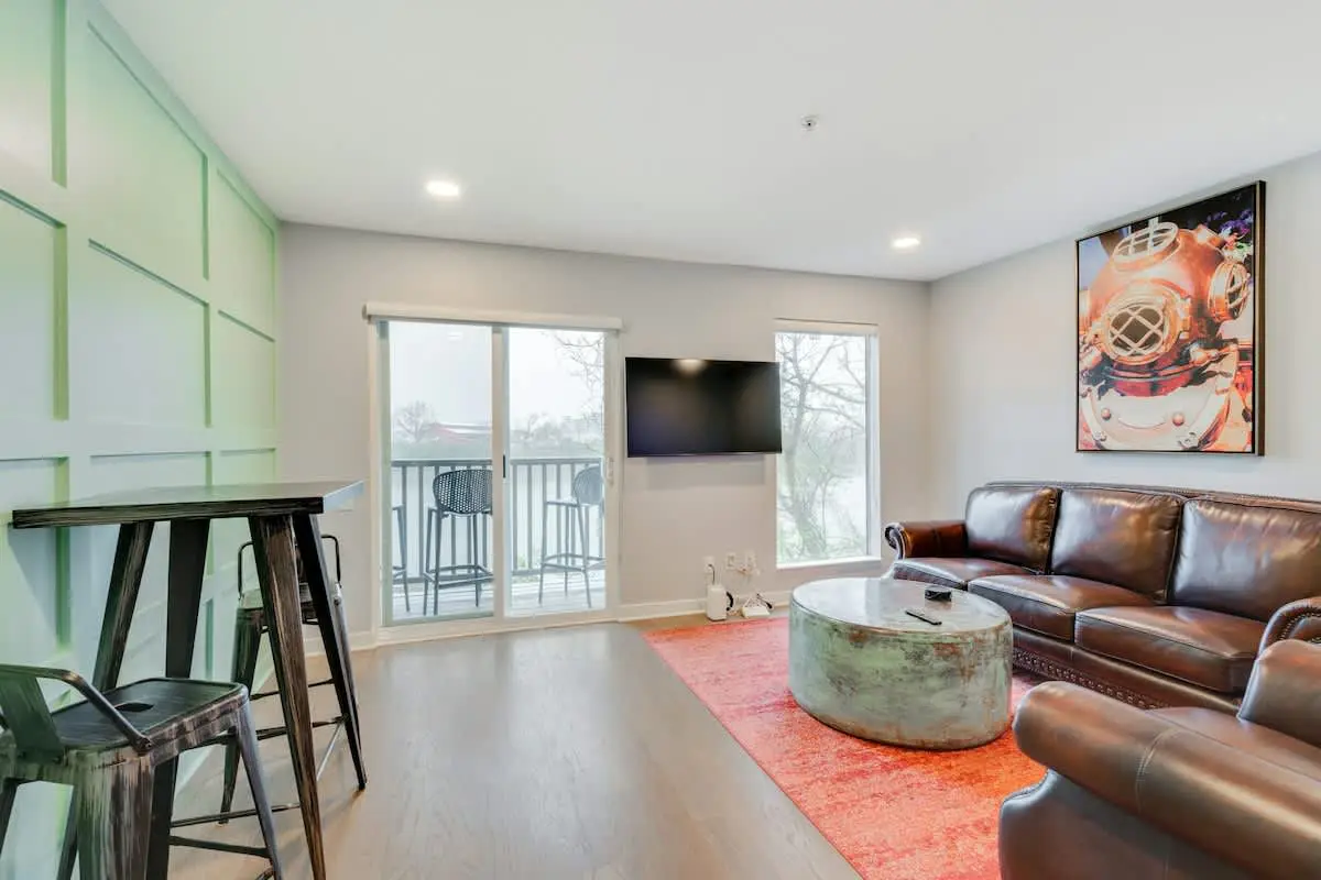The Cumberland Condo - Pool, Riverfront, 1 Mile to Broadway, Walk to Germantown