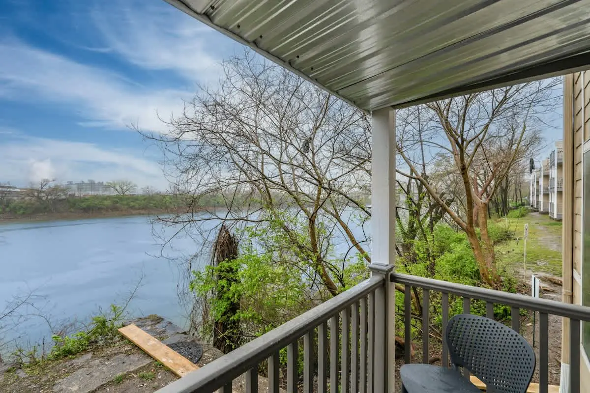 The Cumberland Condo - Pool, Riverfront, 1 Mile to Broadway, Walk to Germantown