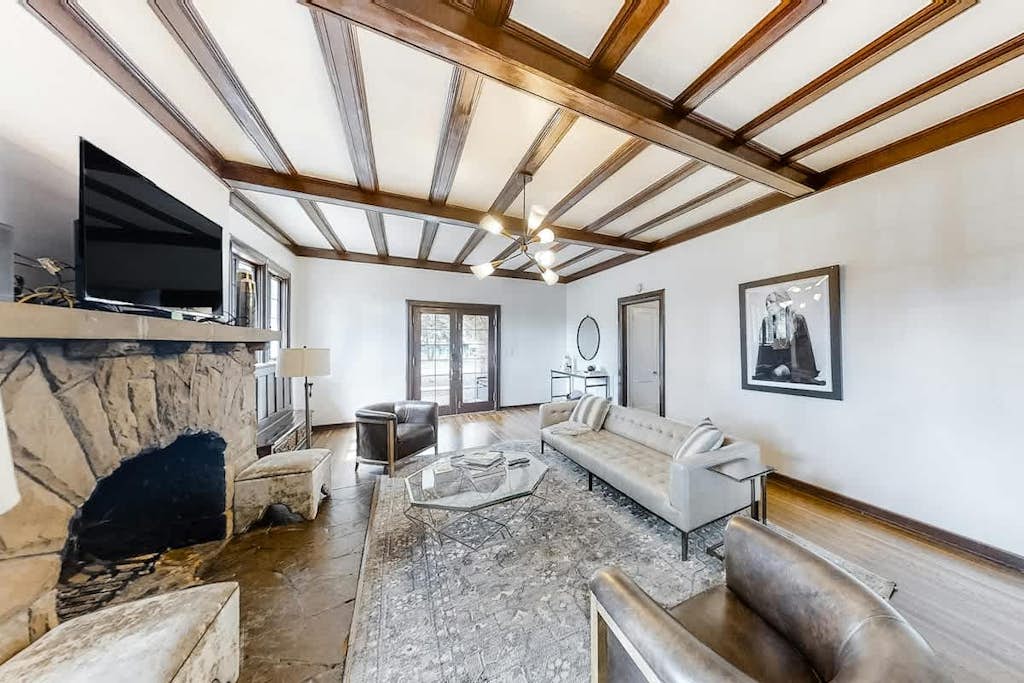 Charming cottage with pool, patio, central AC & fitness area
