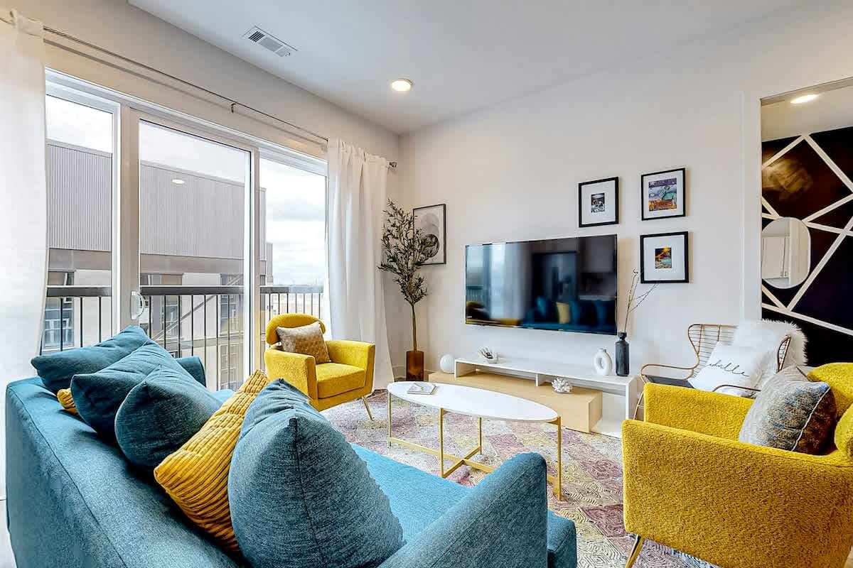 Chic condo in heart of East Nashville with W/D & central AC - walk everywhere