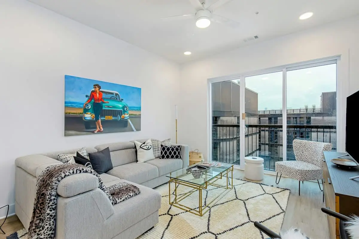 Centrally located condo with central AC, shared rooftop terrace, and city views
