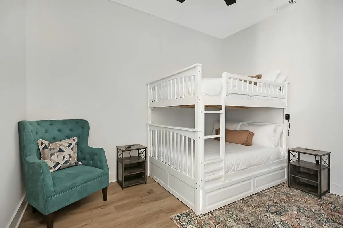 Dog-friendly condo with AC & shared rooftop deck - walk everywhere