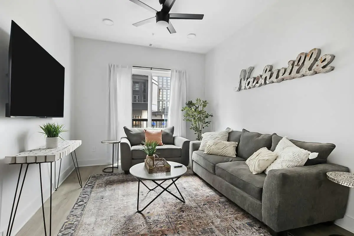 Dog-friendly condo with AC & shared rooftop deck - walk everywhere