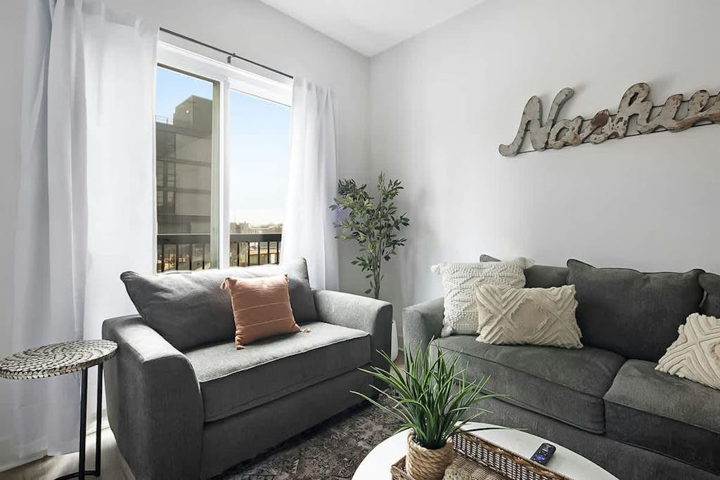 Dog-friendly condo with AC & shared rooftop deck - walk everywhere