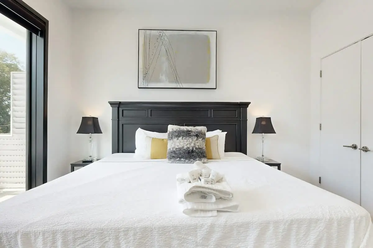 Chic Corner Condo with Balcony, Central AC, W/D, Seasonal Pool, & Gym