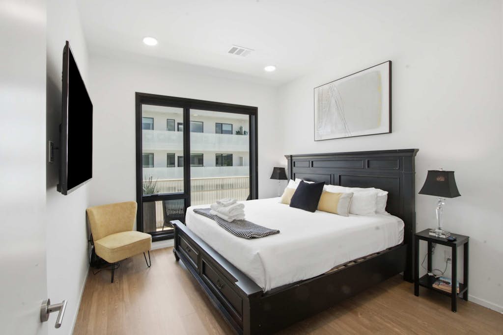 Experience the vibrant heart of Nashville from Illume 319, a stylish condominium. It offers a perfect blend of comfort and convenience. This apartment boasts a prime downtown location with stunning city views, providing easy access to museums, shopping, and entertainment. Enjoy modern amenities including a communal pool, gym, and a fully equipped kitchen, ensuring a relaxing stay. Illume 319 is designed for comfort and accessibility.