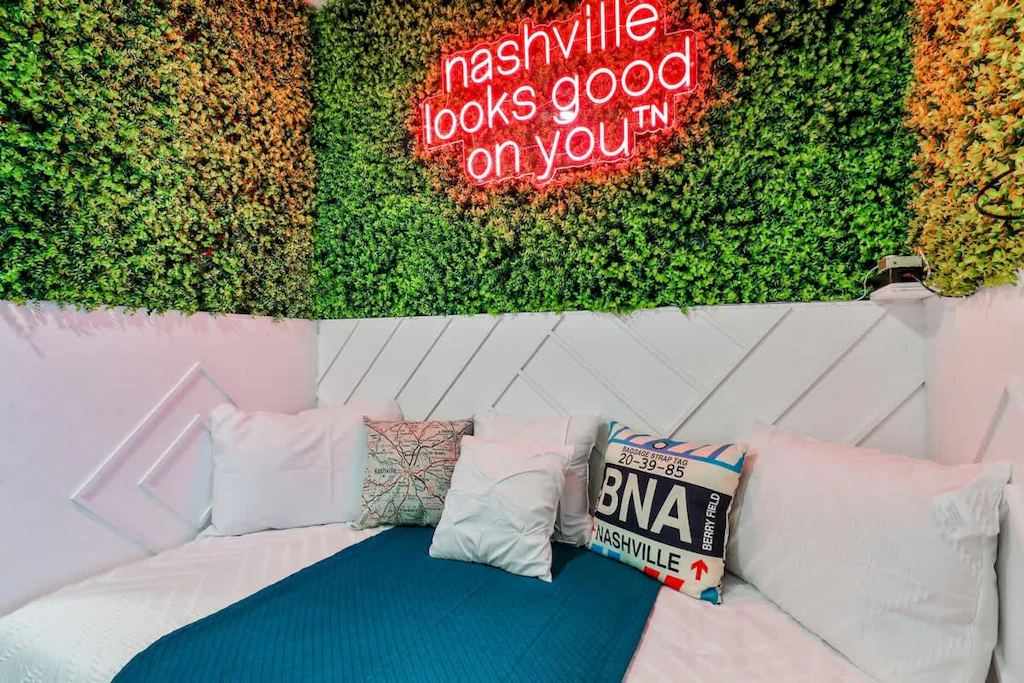 Muse Centrally located Nashville home near hot spots with elevator & central AC