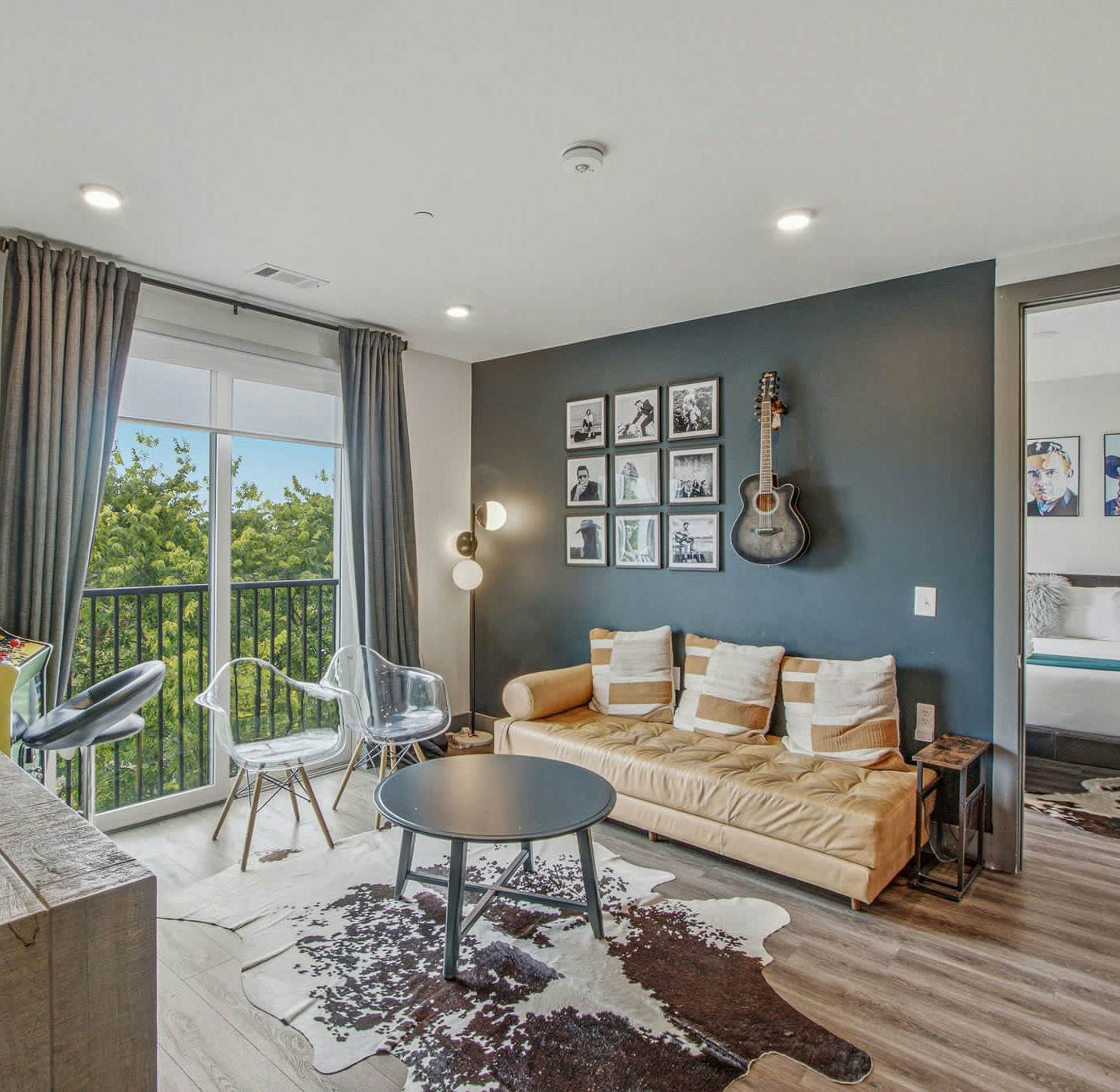Muse Centrally located Nashville home near hot spots with elevator & central AC