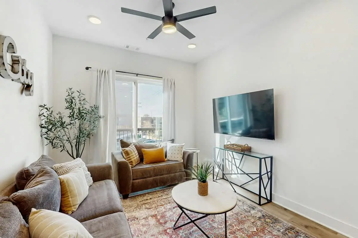Dog-friendly condo with central AC & rooftop deck access - walk everywhere
