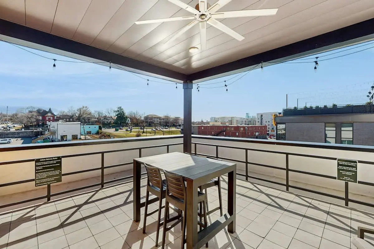 Dog-friendly condo with central AC & rooftop deck access - walk everywhere