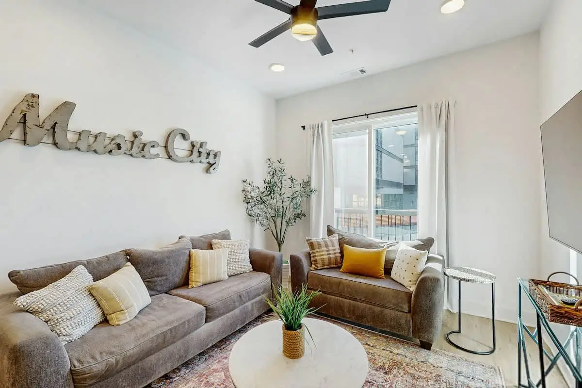 Dog-friendly condo with central AC & rooftop deck access - walk everywhere