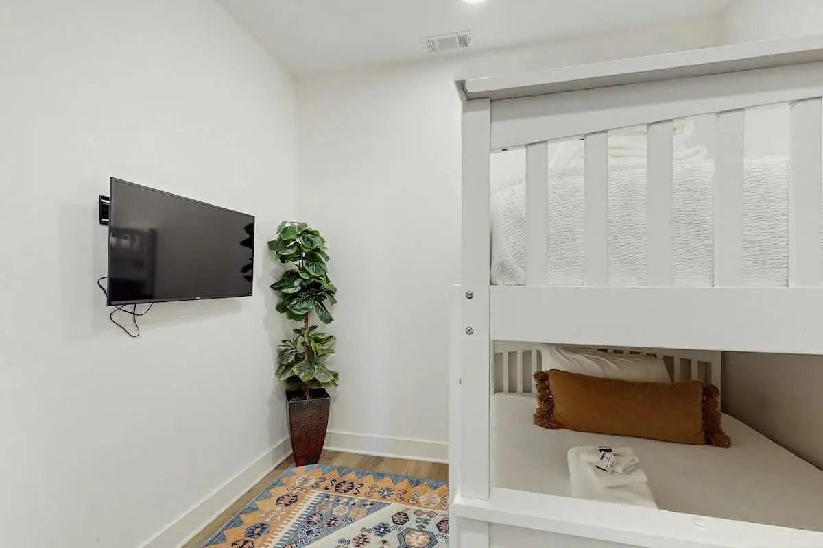 Dog-friendly condo with central AC & rooftop deck access - walk everywhere