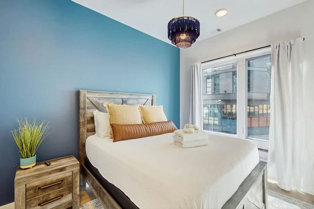 Dog-friendly condo with central AC & rooftop deck access - walk everywhere