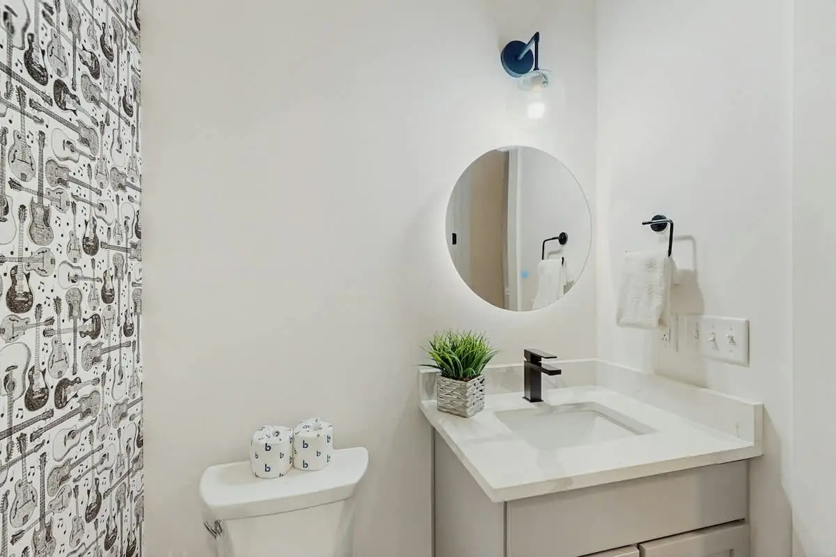 Dog-friendly condo with central AC & rooftop deck access - walk everywhere