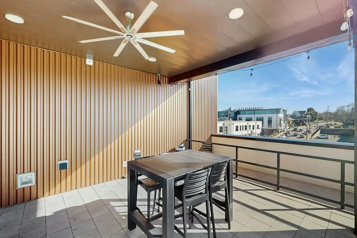 Dog-friendly condo with central AC & rooftop deck access - walk everywhere