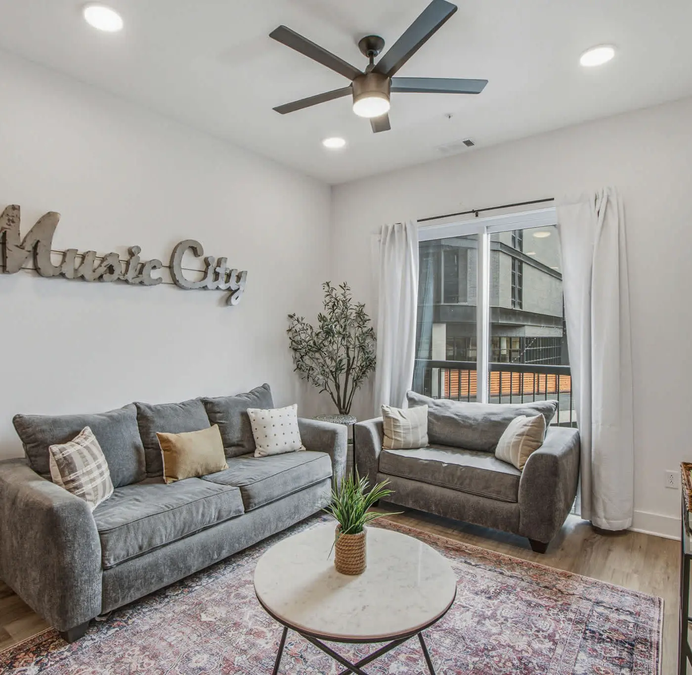 Dog-friendly condo with central AC & rooftop deck access - walk everywhere