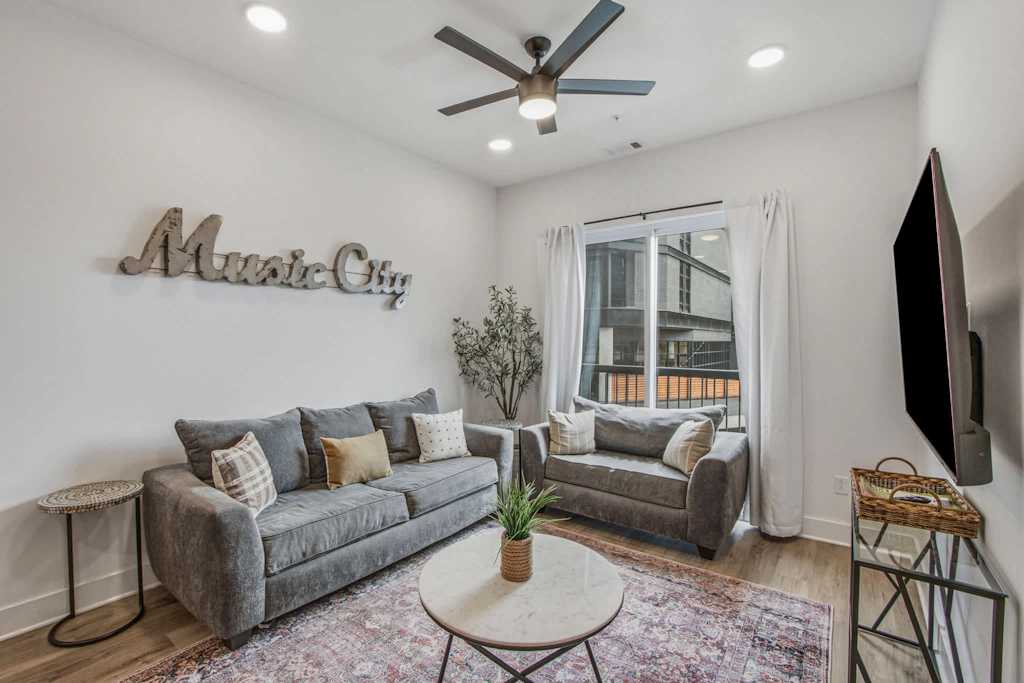 Dog-friendly condo with central AC & rooftop deck access - walk everywhere
