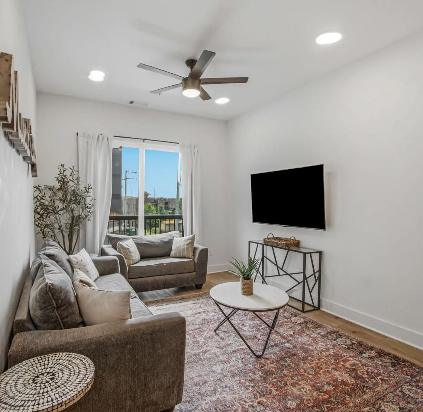 Dog-friendly condo with central AC & rooftop deck access - walk everywhere
