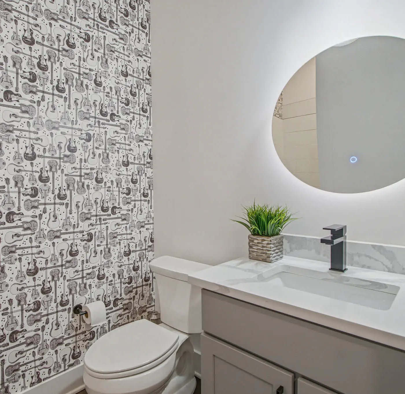 Dog-friendly condo with central AC & rooftop deck access - walk everywhere