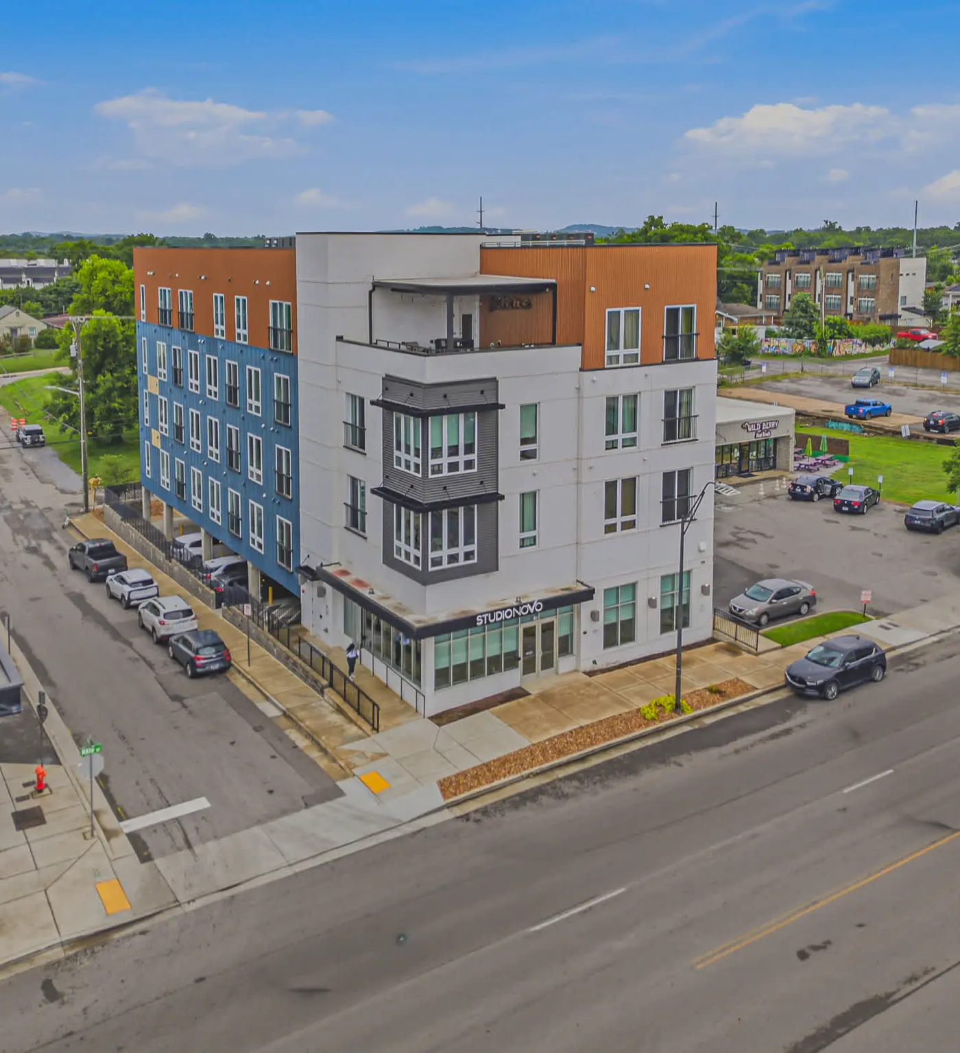 Dog-friendly condo with central AC & rooftop deck access - walk everywhere