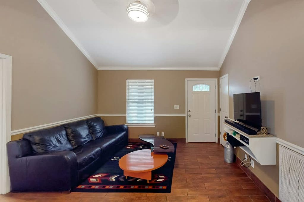 Welcome to our 3-bedroom, 2-bathroom single-level home with a sunny open layout and easy flow for relaxing or working.

・Plush seating, smart TV, card table, and Bluetooth sound system
・Dedicated workspace plus Ethernet connection for getting things done
・Private fully fenced backyard with outdoor furniture
・3.1 miles to Old Hickory Beach
・3.8 miles to Tailwater Access Area
・6.4 miles to  Rockland Recreation Area

Settle in, unwind, and enjoy a comfortable home base for your Nashville plans.