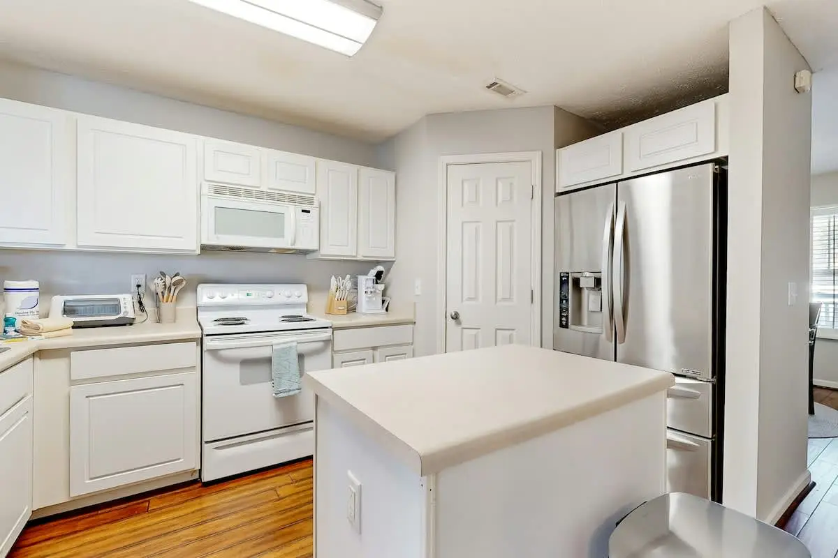 Modern townhome with on-site golf & pool - water views, W/D, & central AC