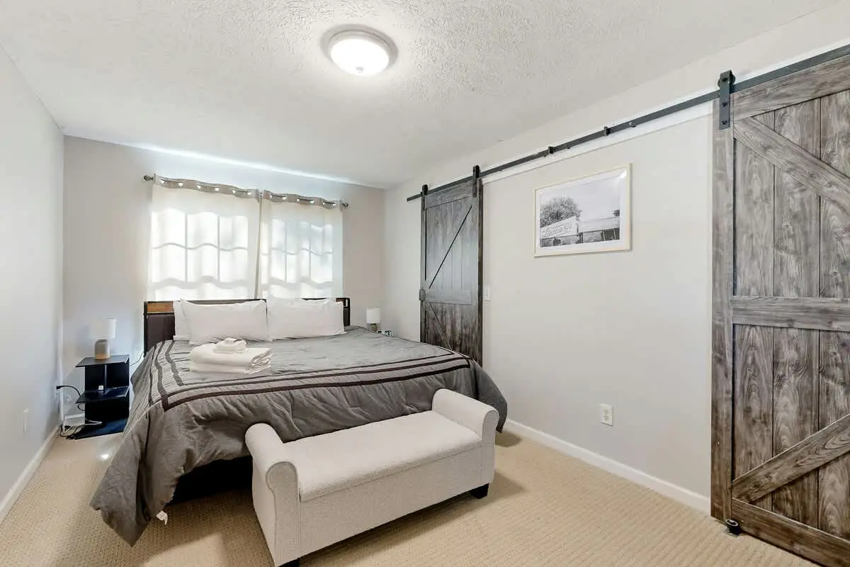 Modern townhome with on-site golf & pool - water views, W/D, & central AC
