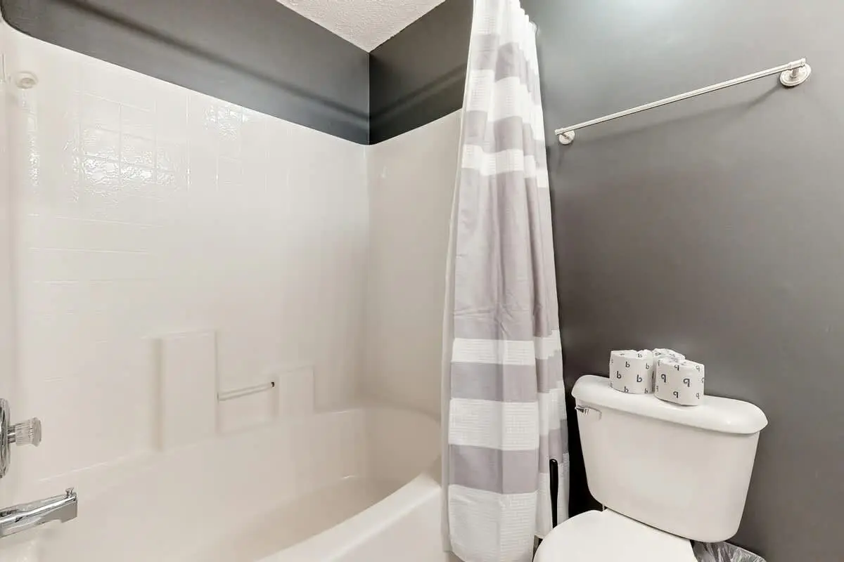 Modern townhome with on-site golf & pool - water views, W/D, & central AC