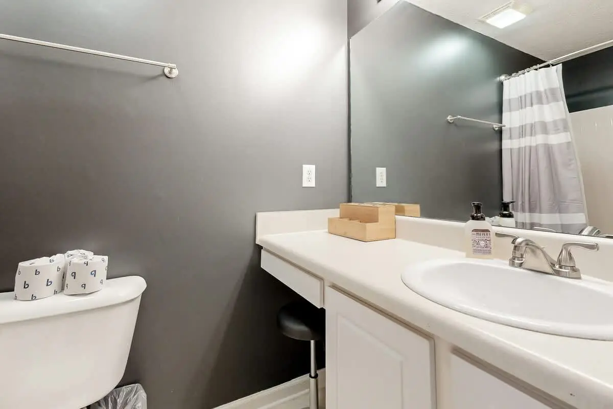 Modern townhome with on-site golf & pool - water views, W/D, & central AC
