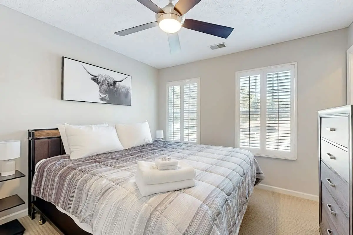 Modern townhome with on-site golf & pool - water views, W/D, & central AC