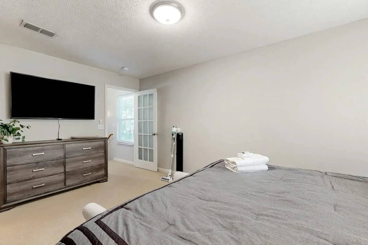 Modern townhome with on-site golf & pool - water views, W/D, & central AC